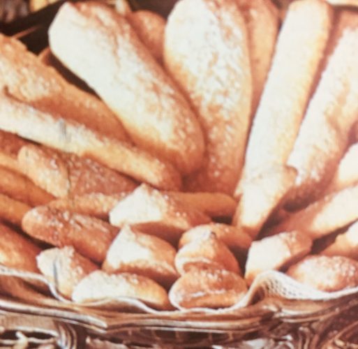 I biscotti al latte sono i tipici biscotti della nonna , ottimi per la colazione, da inzuppare nel latte