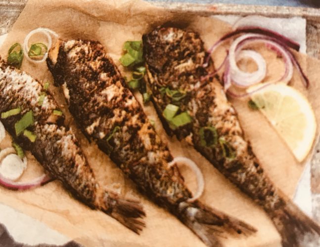 Le sarde alla griglia sono un piatto di pesce azzurro ricco di omega 3