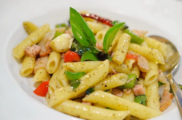 penne-pasta-with-ham-basil_64235-62