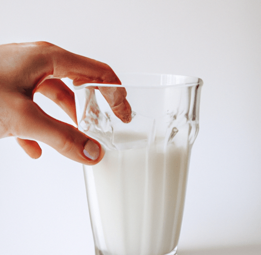 Il lattosio è uno zucchero presente nel latte e nei suoi derivati come formaggio, yogurt e gelato.Per gli adulti, il lattosio non è strettamente necessario nella dieta perché possiamo ottenere glucosio e galattosio da altre fonti alimentari. L’intolleranza al lattosio è una condizione in cui il corpo non produce sufficiente quantità di un enzima chiamato lattasi, che è responsabile della digestione del lattosio.Esistono diversi test medici per diagnosticare l’intolleranza al lattosio.
