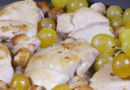 Il Petto di Tacchino con Castagne e Uva è un piatto che combina sapori dolci e salati in modo equilibrato. il petto di tacchino succulento con le castagne e l'uva, creando un piatto ricco di sapore e contrasti.