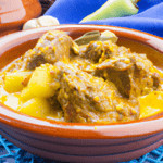 Il Curry di agnello orientale è noto per il suo sapore ricco e aromatico. È una combinazione di spezie fragranti come la curcuma, il coriandolo, l'aglio, che si mescolano per creare un gusto complesso e appagante