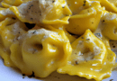 I Tortellini al limone e ricotta sono un piatto che unisce sapori freschi e cremosi in un'unica deliziosa esperienza culinaria